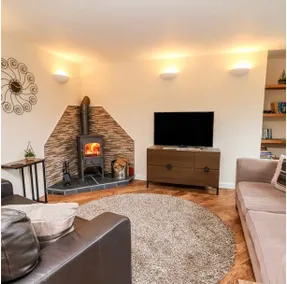 4 bedroom accommodation in Rhayader - Image 2
