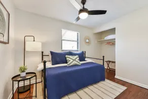 Trendy 4-Bedroom House w/Office near Downtown/NAS - Image 5