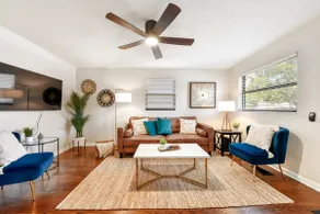 Trendy 4-Bedroom House w/Office near Downtown/NAS - Image 2
