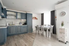 Sunny & Stylish Brand new 2bdr Apartment + Parking - Image 3