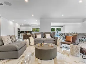 Villa Bianco ☀️Spacious Luxury 5 bed 3.5 bath ☀️New Pool & BBQ ☀️Aventura Mall  - Image 4