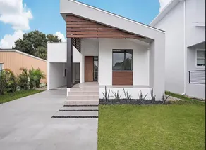 Great Location in Naples near Beach & Downtown - Image 3