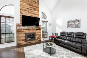 Modern Elegance Prime Location in Carrollton - Image 4
