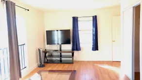 Large 2 bdrm 2 ba home w/kitchen & free parking - Image 2