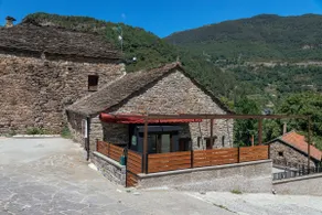 Rural accommodation with stunning views - Image 2