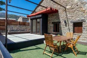 Rural accommodation with stunning views - Image 3