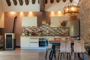 Rural accommodation with stunning views - Image 4