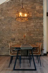 Rural accommodation with stunning views - Image 5