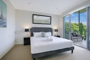 Top of Taringa Penthouse with Sweeping Views - Image 5