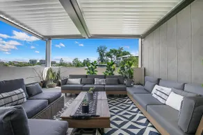Top of Taringa Penthouse with Sweeping Views - Image 3