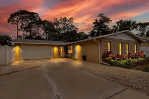 Venice Adventure Retreat Near Beaches & Bike Path - Image 3