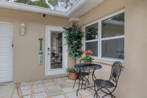 Venice Adventure Retreat Near Beaches & Bike Path - Image 5