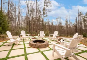 10-Acre Dog-Friendly House w Grill & Near Wineries - Image 2