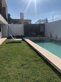 Luxury house with heated pool and garden - Image 3