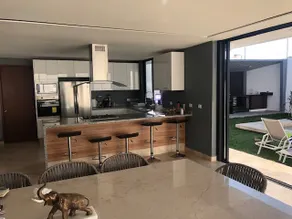 Luxury house with heated pool and garden - Image 4