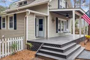 Cheerful 2 bed 2 bath Bungalow w/ free parking - Image 3