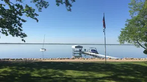 Lakefront Getaway | Sand beach, firepit, spacious - Image 4