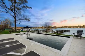 Luxury Lakefront Chalet W/Pool, Hot Tub & Beach - Image 4