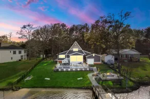 Luxury Lakefront Chalet W/Pool, Hot Tub & Beach - Image 3