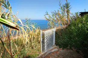 PRIVATE BOUTIQUE VILLA with private access to the sea - Image 3