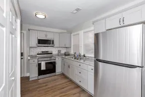 Simple, 2-Bedroom Home Near Lowe Mill - Image 5