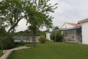 Quiet and bright house with pool. - Image 4