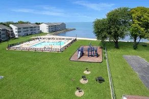 Waterfront 1 Bdrm condo w/ Pool - Walk to the Jet! - Image 3
