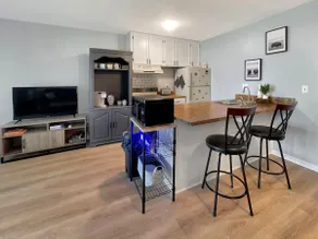 Waterfront 1 Bdrm condo w/ Pool - Walk to the Jet! - Image 5