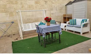 2 bedrooms, free parking - Image 3
