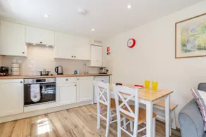 9 White Cottage - Image 3