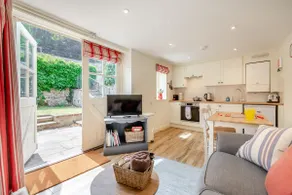 9 White Cottage - Image 2