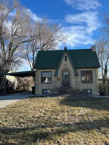 Cozy Vintage Cottage off Main - Image 2