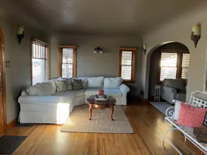 Cozy Vintage Cottage off Main - Image 5