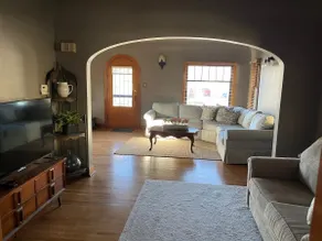 Cozy Vintage Cottage off Main - Image 3