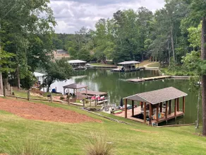 Waterfront 5-Bedroom Cabin on Lake Martin - Image 2
