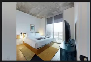 Luxury 1 BR condo w pool near Rainey - Image 4