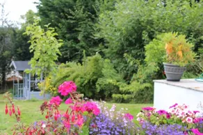 Modern Well Equipped Garden Studio - Image 5