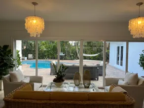 Modern Abode 3 miles from beach  - Image 2