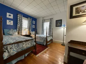 Walk to historic downtown. 2 bedrooms. King bed - Image 4