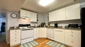 Maryann's Basement Suite - Image 5