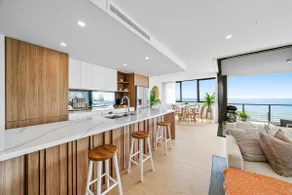 Stunning Ocean Views on the beach at Palm Beach - Image 3