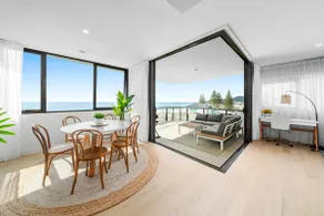 Stunning Ocean Views on the beach at Palm Beach - Image 5