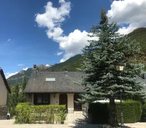 Casa rústica familiar en los Pirineos - Image 2