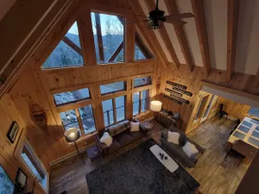 Chalet w/hot tub, EV charger - Image 3