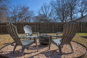 Charming Graham Getaway: Walk to Local Favorites & Retro Game Barn - Image 2