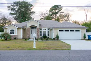 Entire Fabulous Home with Inground Pool & Jacuzzi - Image 2