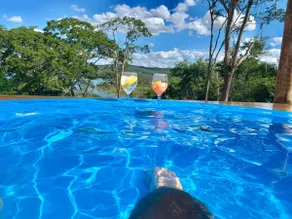 Chalet with Jacuzzi and access to Lake Corumbá - Image 4