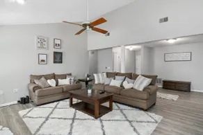 Remodeled 3/2/2, Nearby Springs & Highway 2 Tampa - Image 4