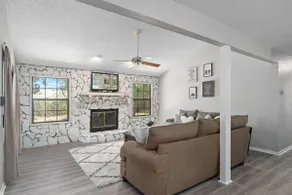 Remodeled 3/2/2, Nearby Springs & Highway 2 Tampa - Image 2