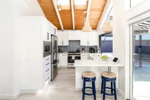Beautiful 3 Bedroom Beach Estate - Image 3